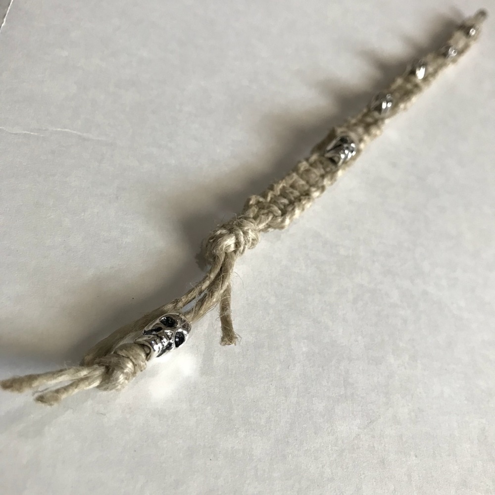 [Hand Made] HUSKY (Tan/ Skulls) - Hemp Bracelet